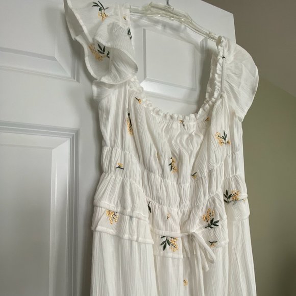 NEW VICI Aeom Hovering Florals Embroidered Midi Dress [XL] - Picture 8 of 9